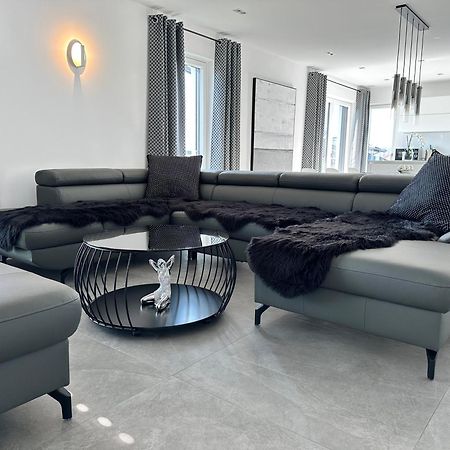 Ferienwohnung Black White ラウブリング エクステリア 写真