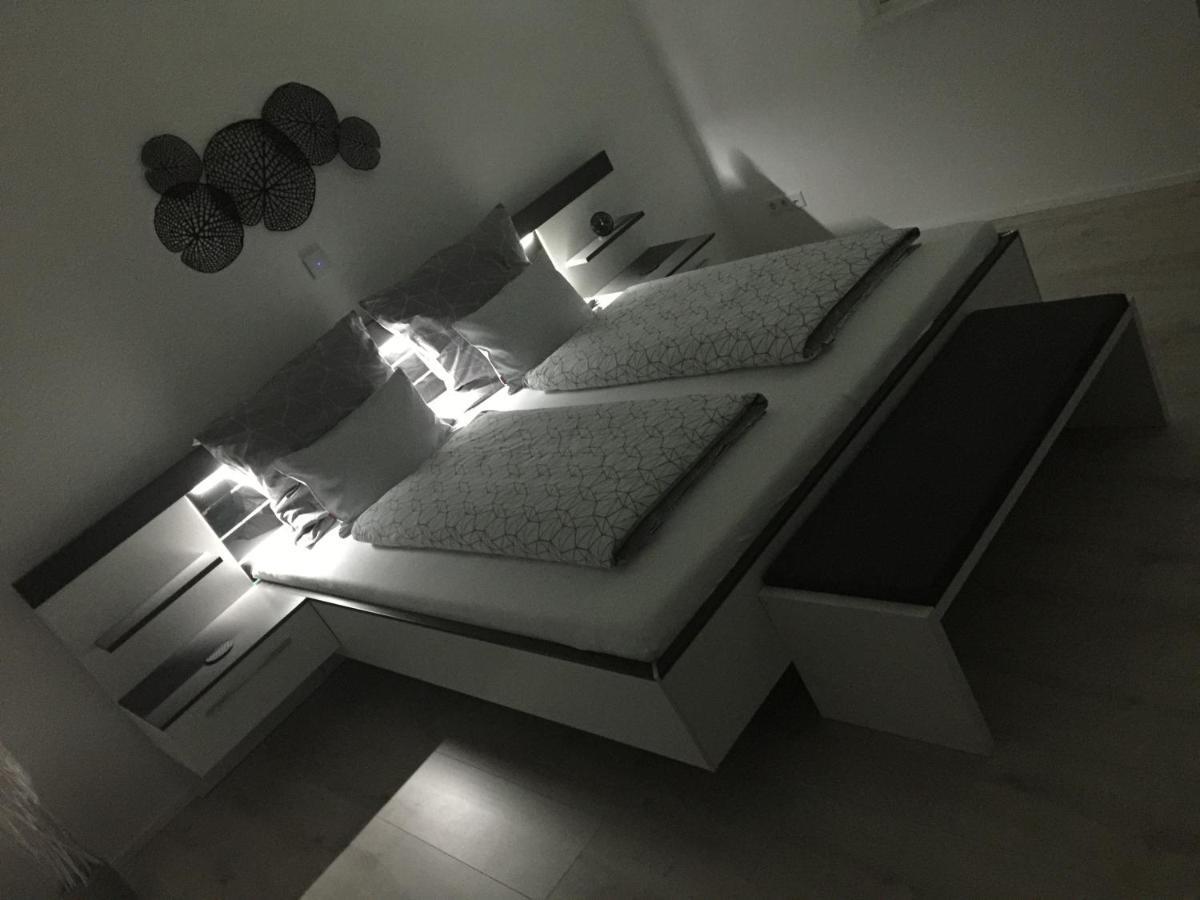 Ferienwohnung Black White ラウブリング エクステリア 写真